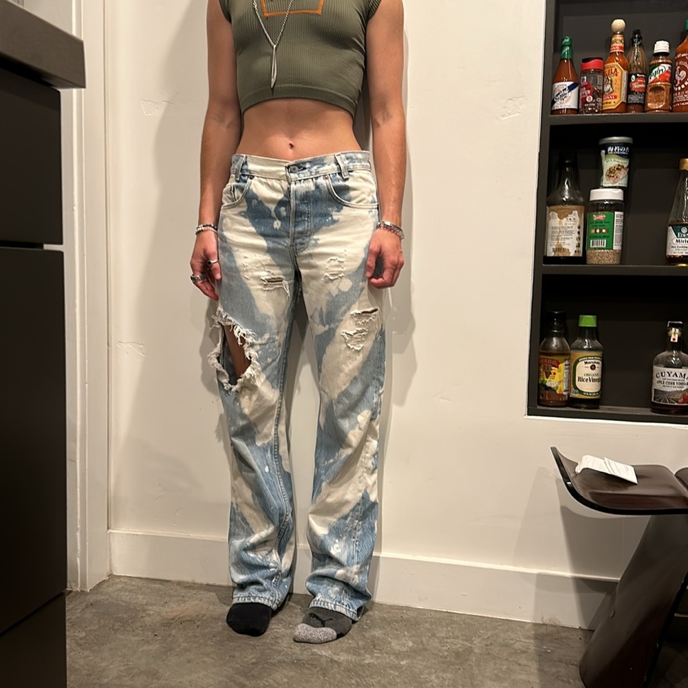 **One-of-a-Kind Vintage Levi's (W28 L32) – Hand-Embroidered & Custom Dyed** - Picture 9 of 9